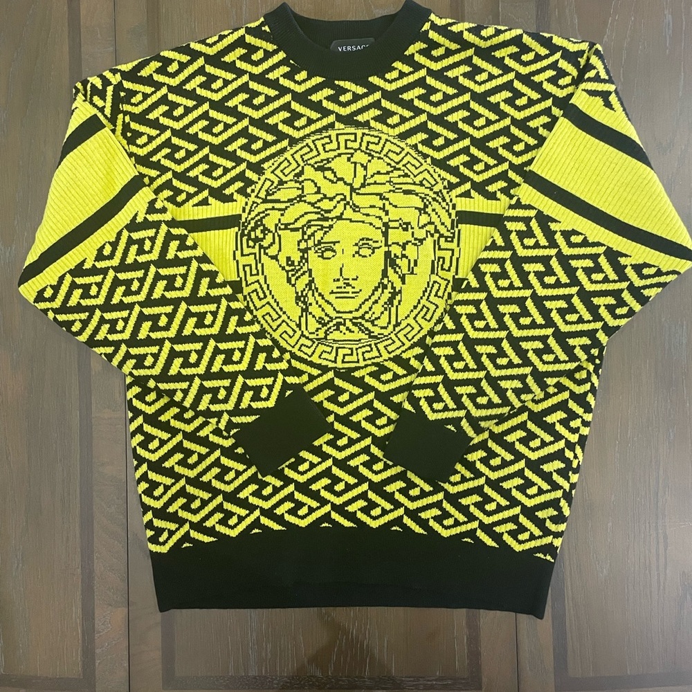 Versace - Picture 1 of 3